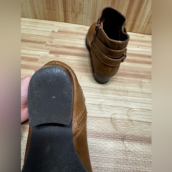 LC Lauren Conrad | Brown Faux Leather Ankle Heeled Booties | Size 6 - Picture 4 of 8